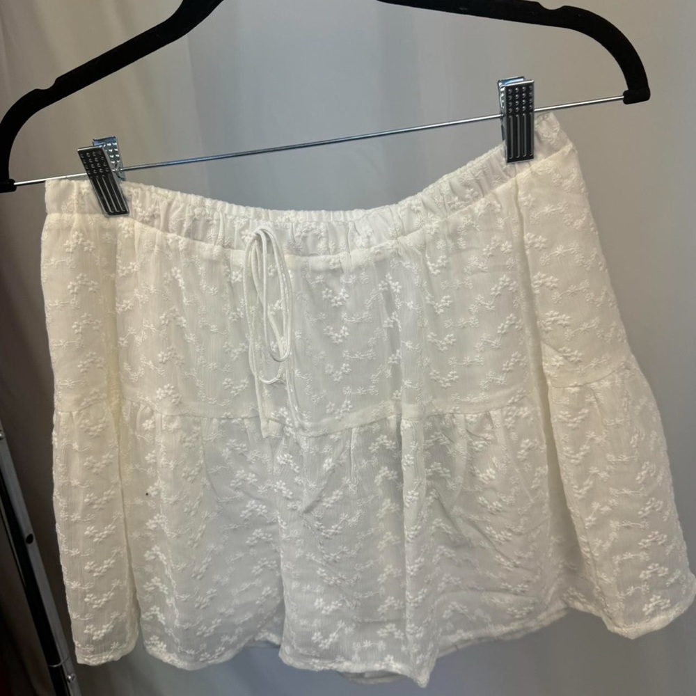 very pretty white skirt